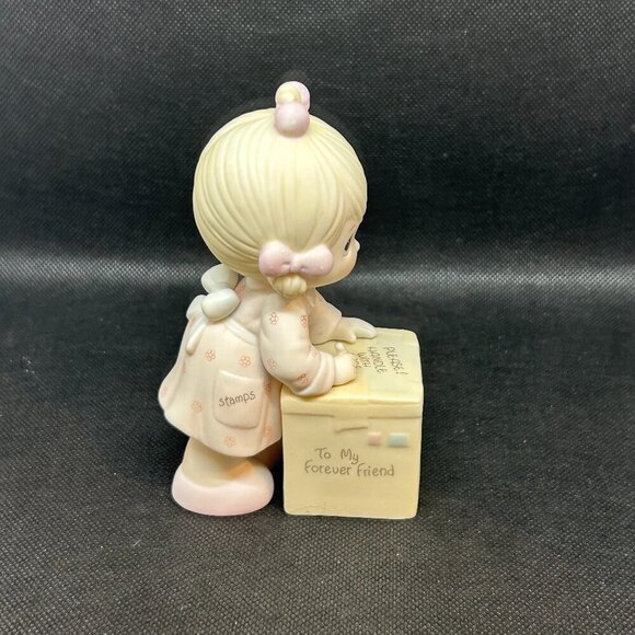 Precious Moments "Sharing is universal" 1987 membership figurine - Picture 3 of 5